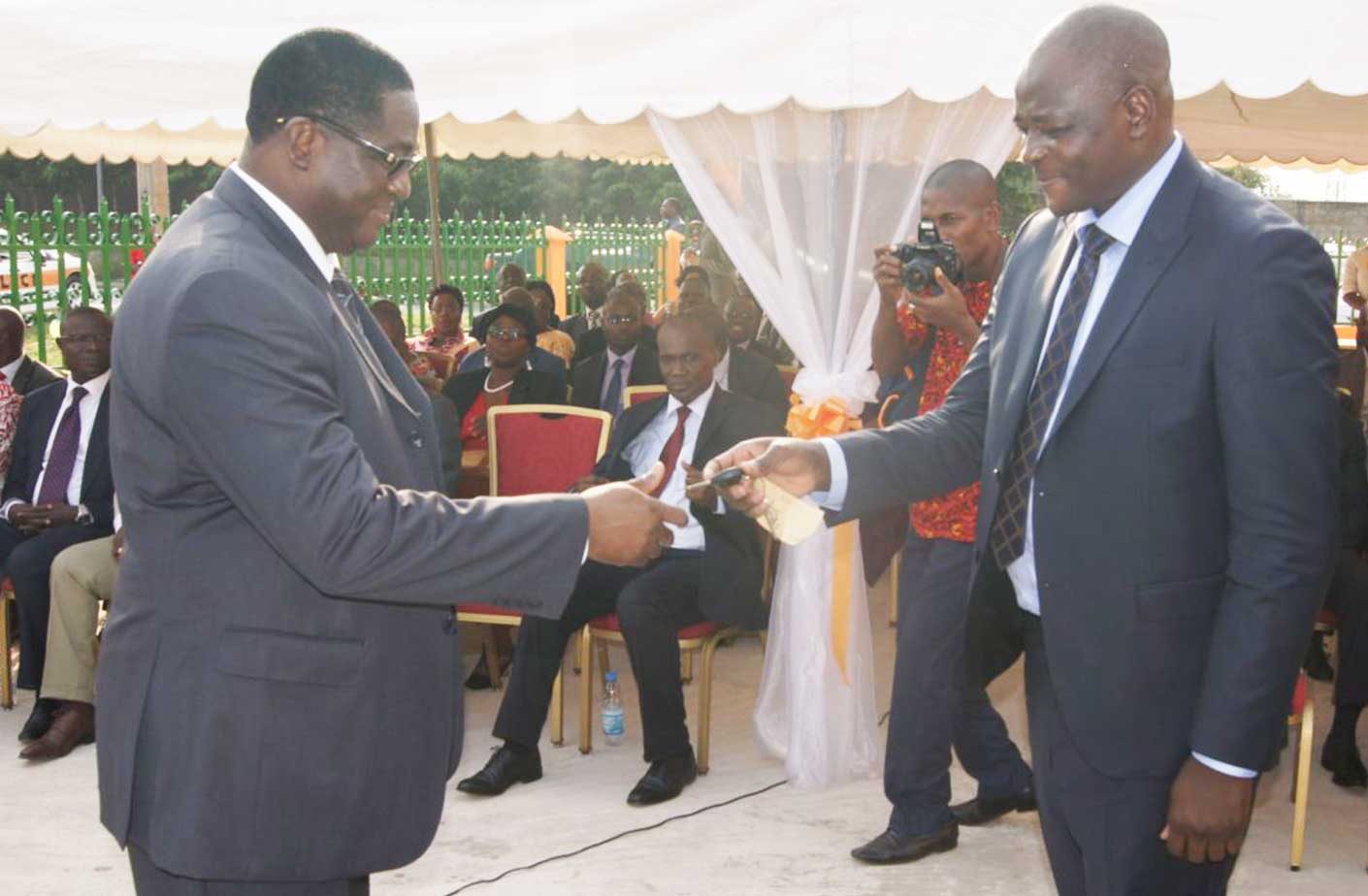 13-ceremonie-de-remise-de-vehicules-au-dgbf